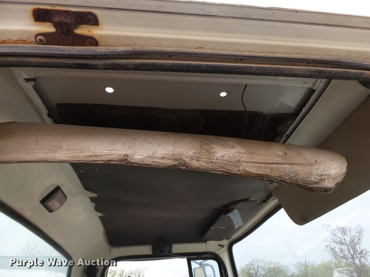 image for item DA2664 1997 Ford LT8000 ready mix truck