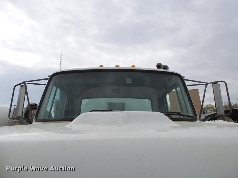 image for item DA2664 1997 Ford LT8000 ready mix truck