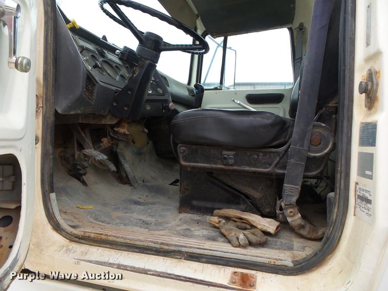 image for item DA2664 1997 Ford LT8000 ready mix truck