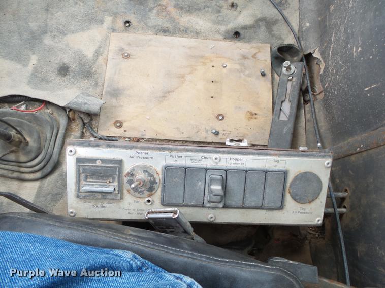 image for item DA2664 1997 Ford LT8000 ready mix truck