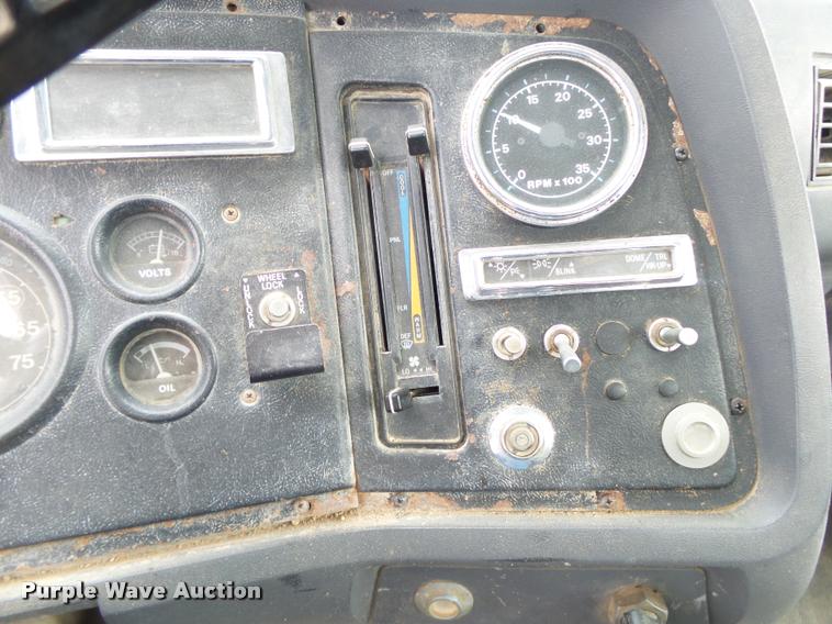 image for item DA2664 1997 Ford LT8000 ready mix truck