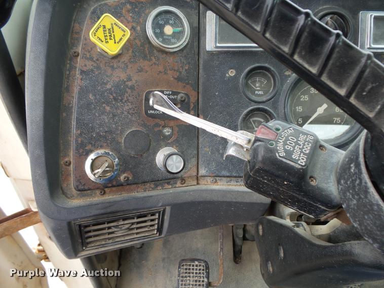 image for item DA2664 1997 Ford LT8000 ready mix truck