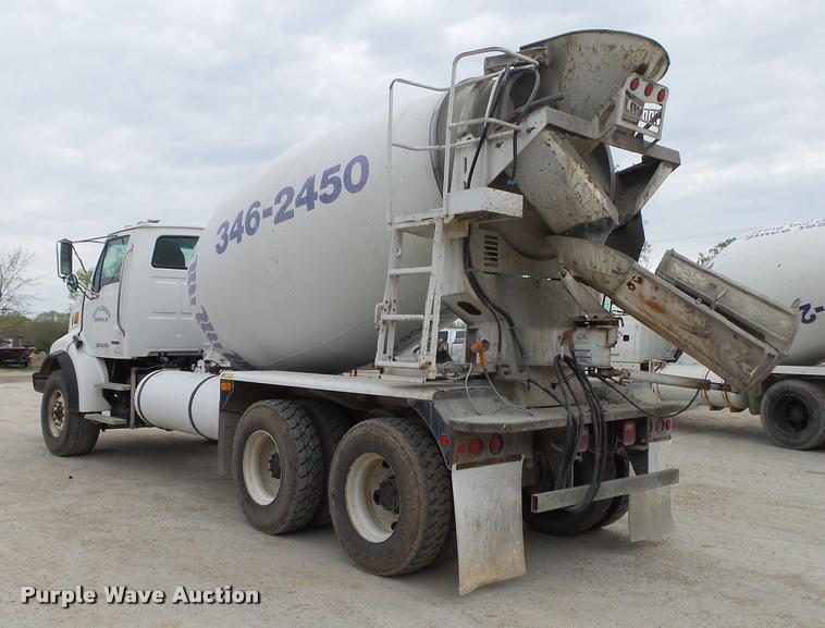 image for item DA2665 2006 Sterling LT8500 ready mix truck