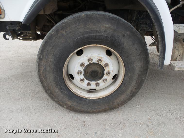 image for item DA2665 2006 Sterling LT8500 ready mix truck