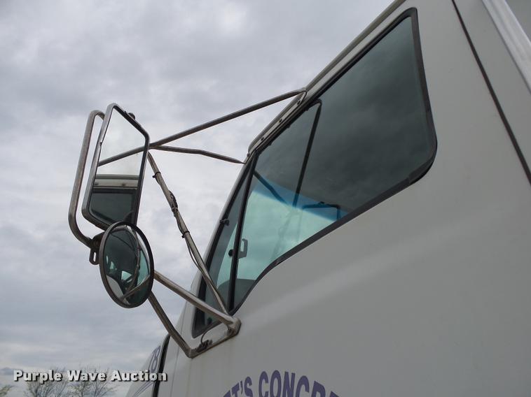 image for item DA2665 2006 Sterling LT8500 ready mix truck