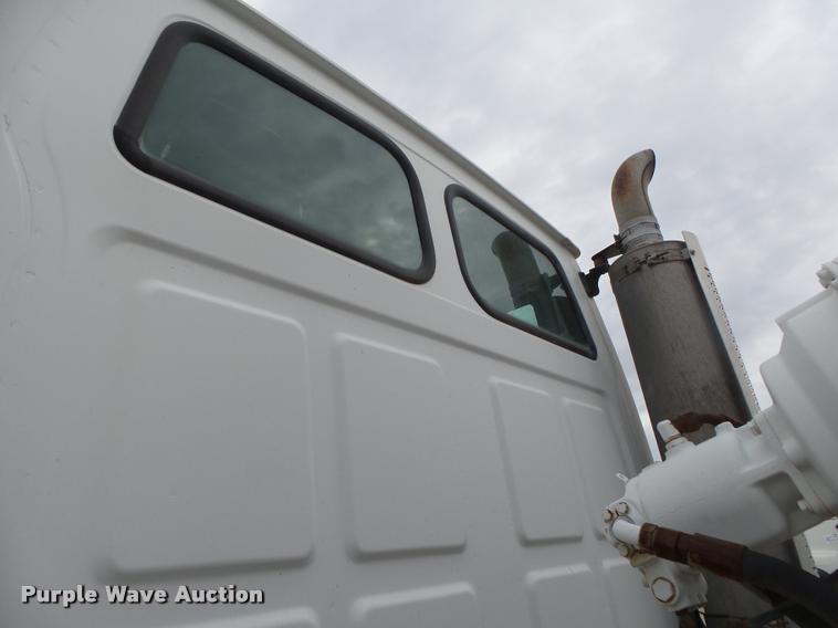 image for item DA2665 2006 Sterling LT8500 ready mix truck