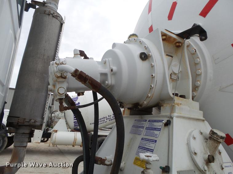 image for item DA2665 2006 Sterling LT8500 ready mix truck