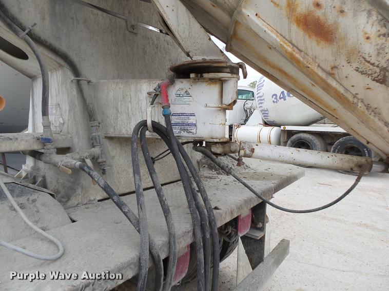 image for item DA2665 2006 Sterling LT8500 ready mix truck