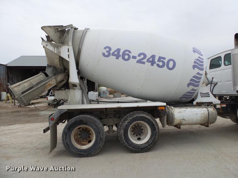 image for item DA2665 2006 Sterling LT8500 ready mix truck