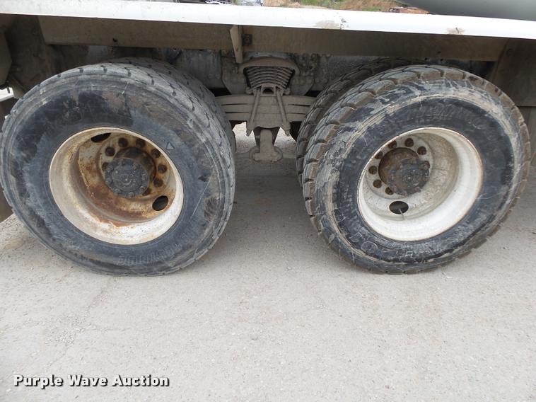 image for item DA2665 2006 Sterling LT8500 ready mix truck