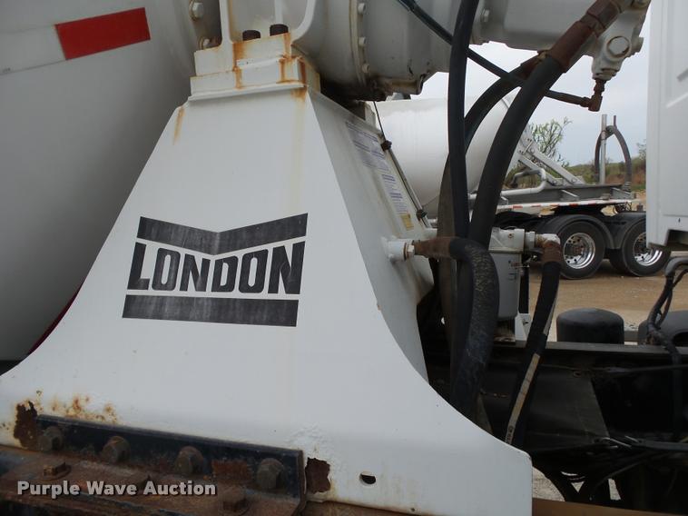 image for item DA2665 2006 Sterling LT8500 ready mix truck