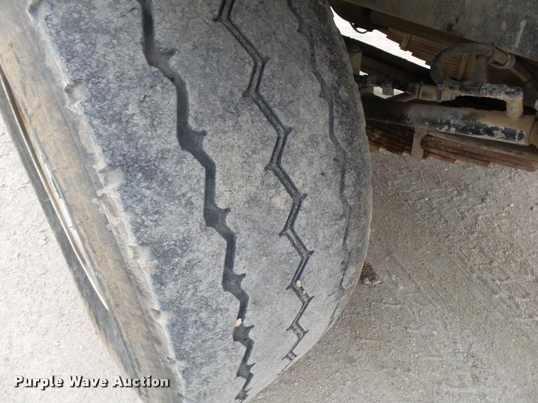 image for item DA2665 2006 Sterling LT8500 ready mix truck