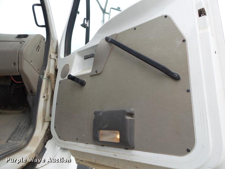 image for item DA2665 2006 Sterling LT8500 ready mix truck