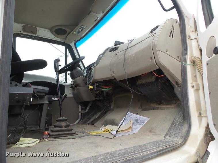 image for item DA2665 2006 Sterling LT8500 ready mix truck