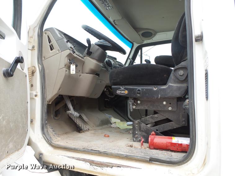 image for item DA2665 2006 Sterling LT8500 ready mix truck