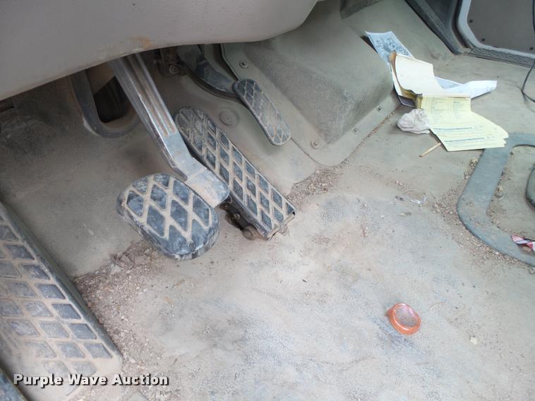 image for item DA2665 2006 Sterling LT8500 ready mix truck