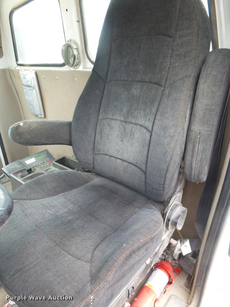 image for item DA2665 2006 Sterling LT8500 ready mix truck