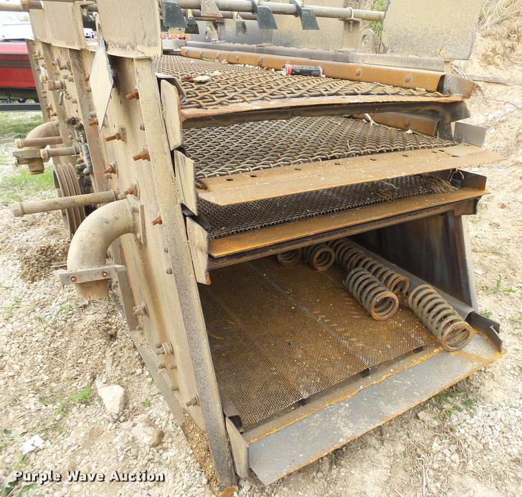 image for item DA2666 Gator three deck vibratory screen