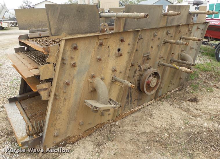 image for item DA2666 Gator three deck vibratory screen