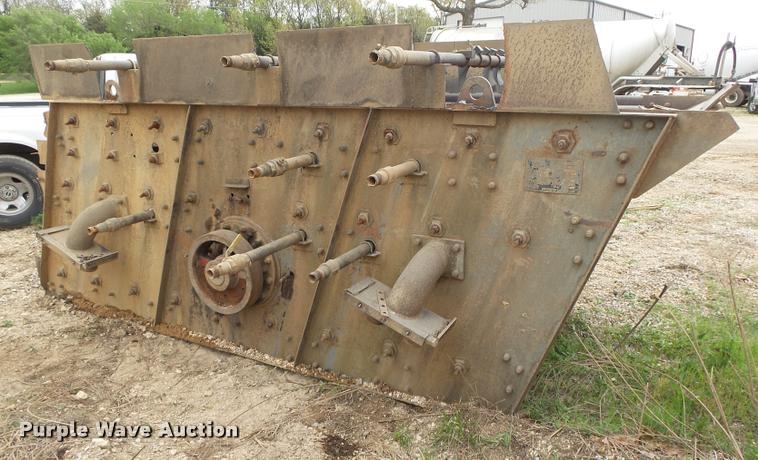 image for item DA2666 Gator three deck vibratory screen