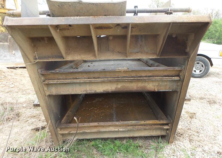 image for item DA2666 Gator three deck vibratory screen
