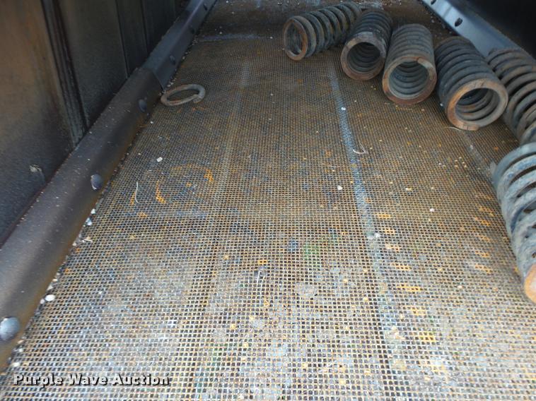 image for item DA2666 Gator three deck vibratory screen