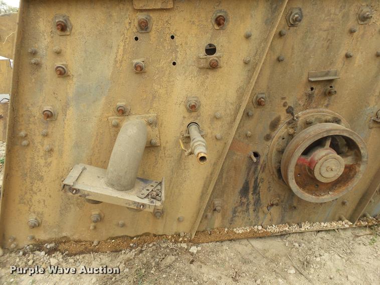 image for item DA2666 Gator three deck vibratory screen