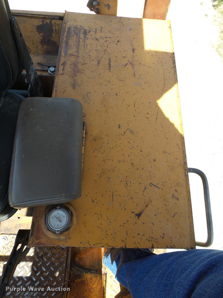 image for item DA2670 1987 Case 1155E track loader
