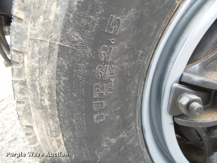 image for item DA2678 1996 International 4900 oil distributor truck