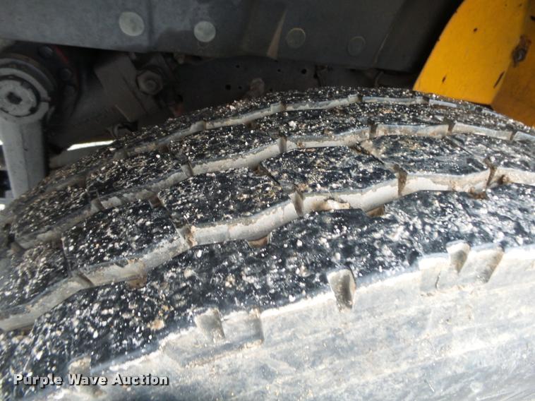 image for item DA2678 1996 International 4900 oil distributor truck