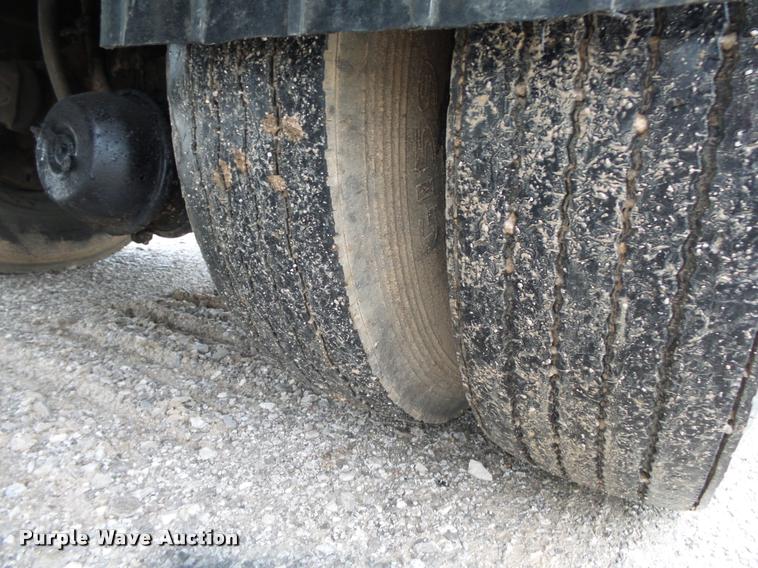 image for item DA2678 1996 International 4900 oil distributor truck