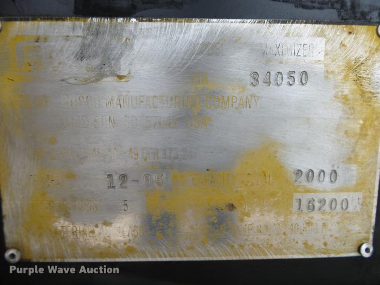 image for item DA2678 1996 International 4900 oil distributor truck