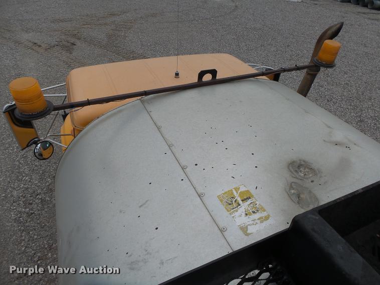 image for item DA2678 1996 International 4900 oil distributor truck