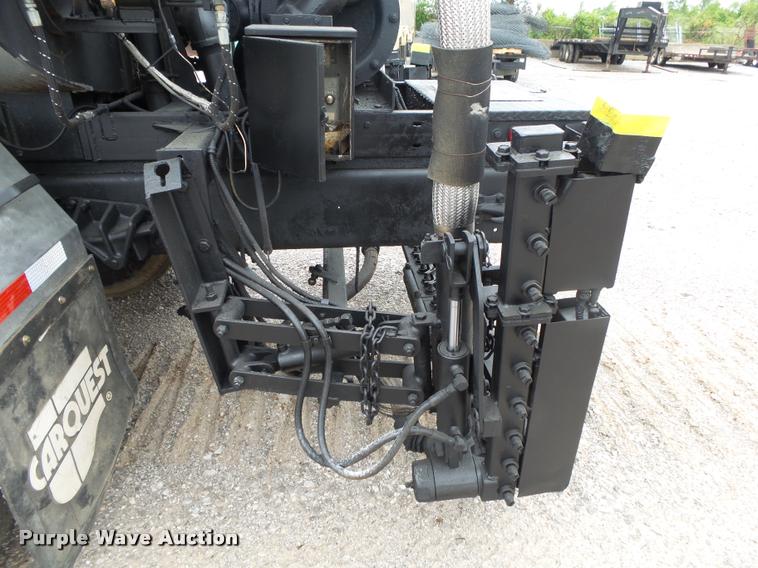 image for item DA2678 1996 International 4900 oil distributor truck