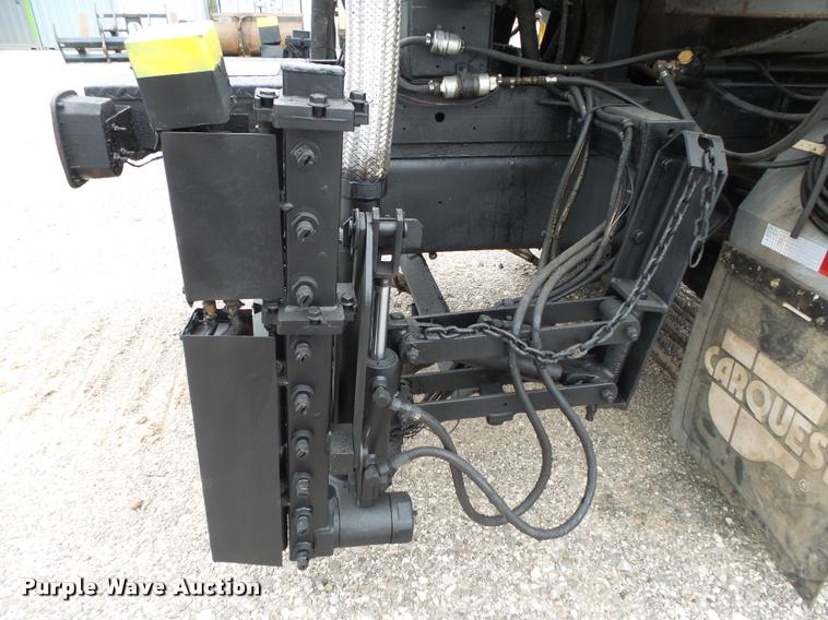 image for item DA2678 1996 International 4900 oil distributor truck