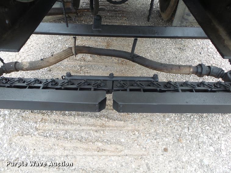 image for item DA2678 1996 International 4900 oil distributor truck