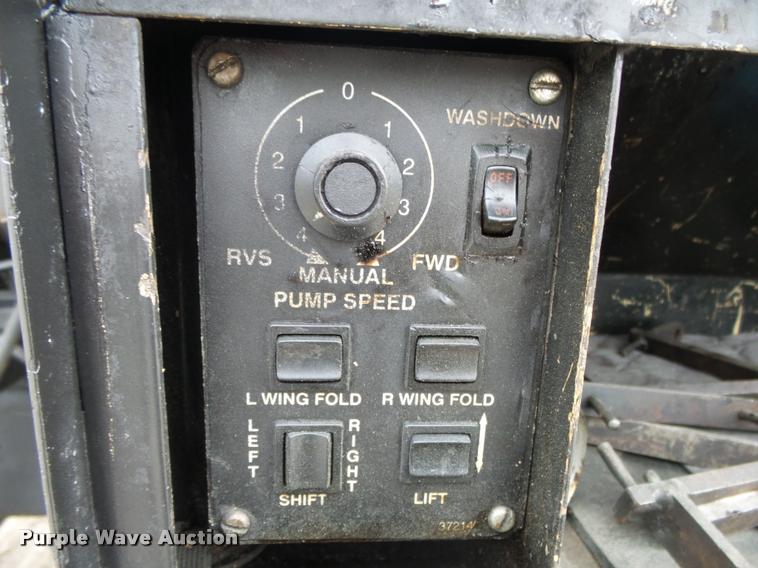 image for item DA2678 1996 International 4900 oil distributor truck