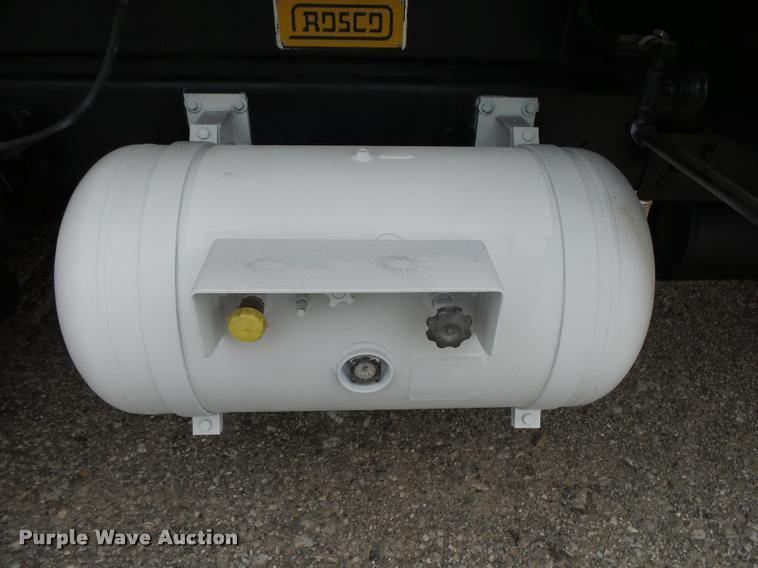 image for item DA2678 1996 International 4900 oil distributor truck