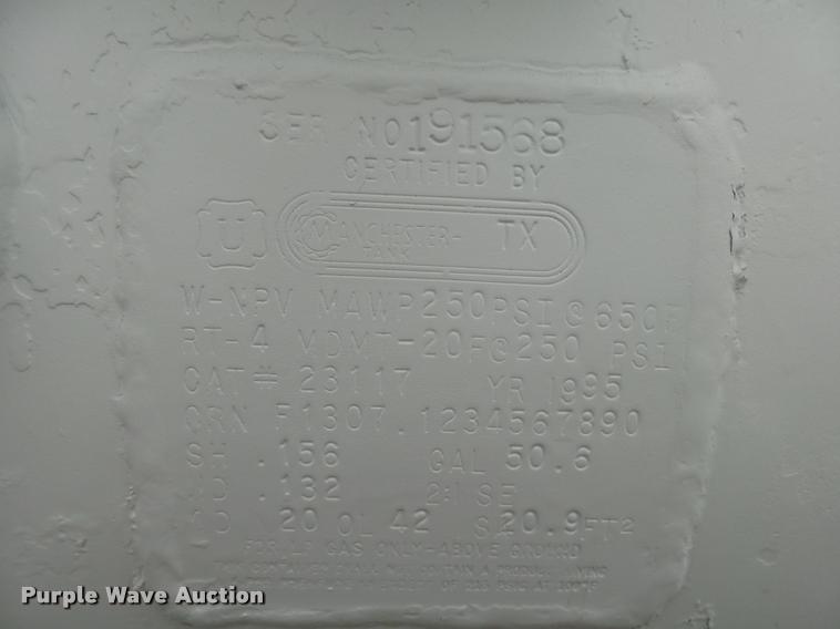 image for item DA2678 1996 International 4900 oil distributor truck