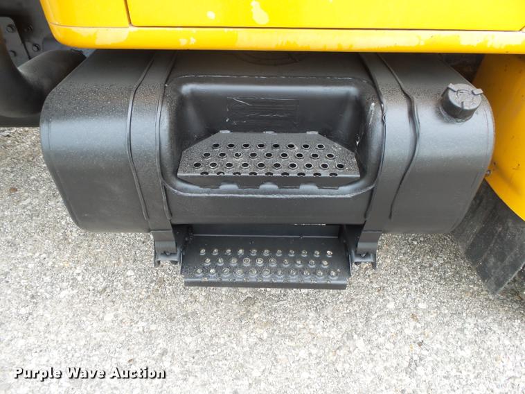 image for item DA2678 1996 International 4900 oil distributor truck