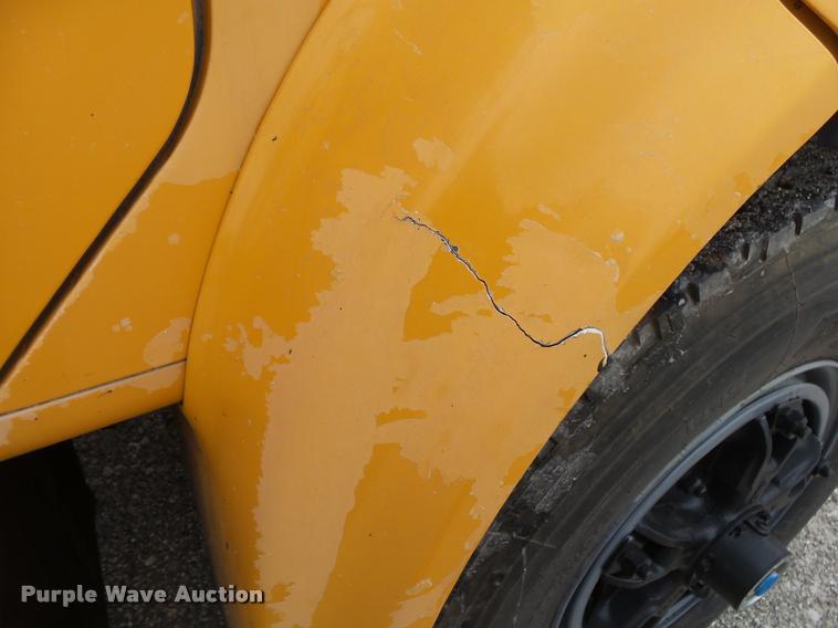 image for item DA2678 1996 International 4900 oil distributor truck