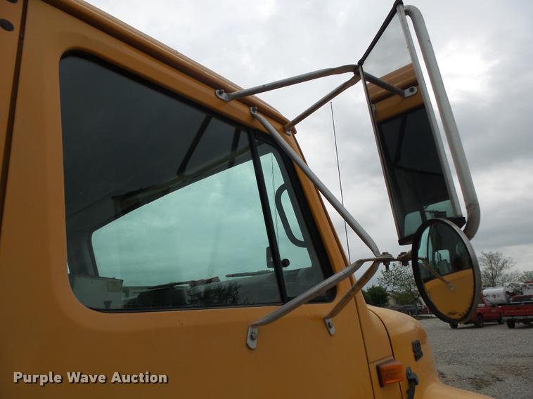 image for item DA2678 1996 International 4900 oil distributor truck