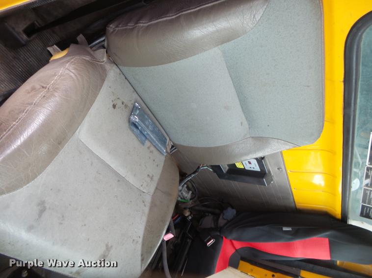 image for item DA2678 1996 International 4900 oil distributor truck