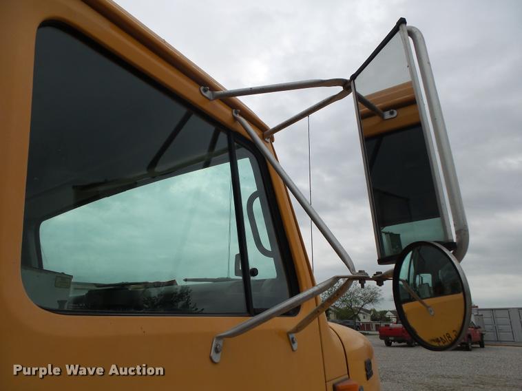 image for item DA2678 1996 International 4900 oil distributor truck