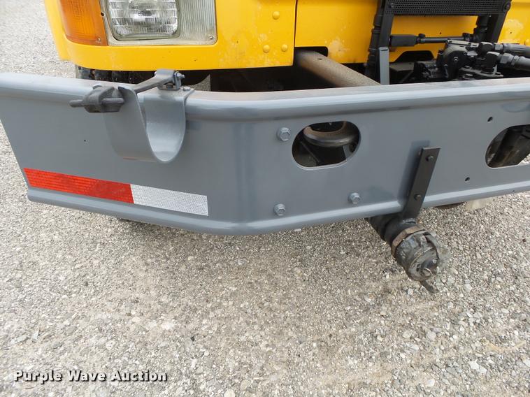 image for item DA2678 1996 International 4900 oil distributor truck