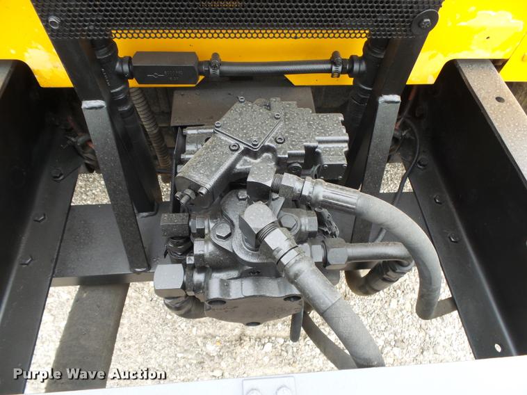 image for item DA2678 1996 International 4900 oil distributor truck