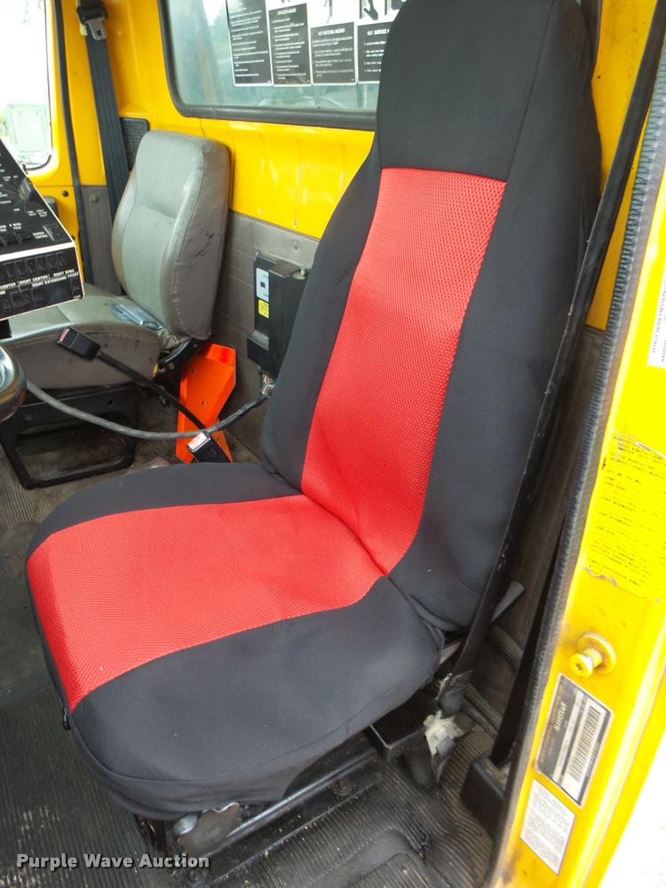 image for item DA2678 1996 International 4900 oil distributor truck