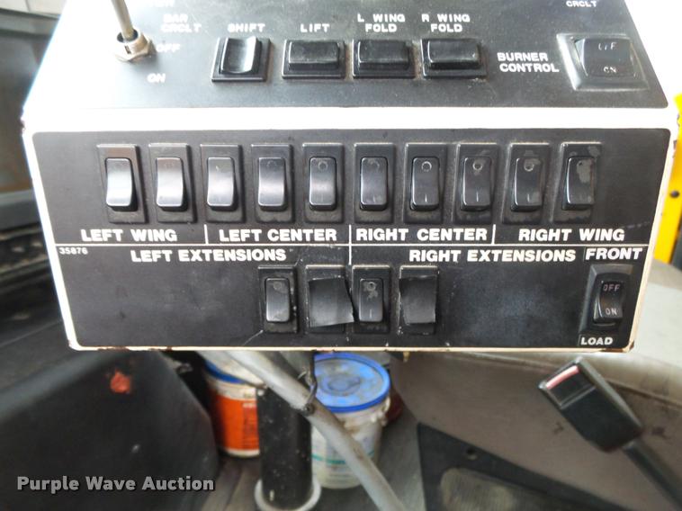 image for item DA2678 1996 International 4900 oil distributor truck