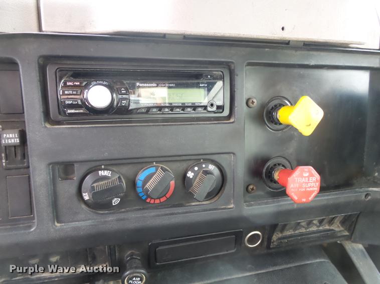 image for item DA2678 1996 International 4900 oil distributor truck