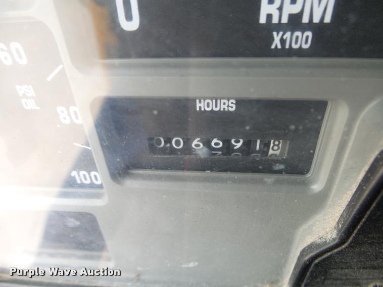 image for item DA2678 1996 International 4900 oil distributor truck